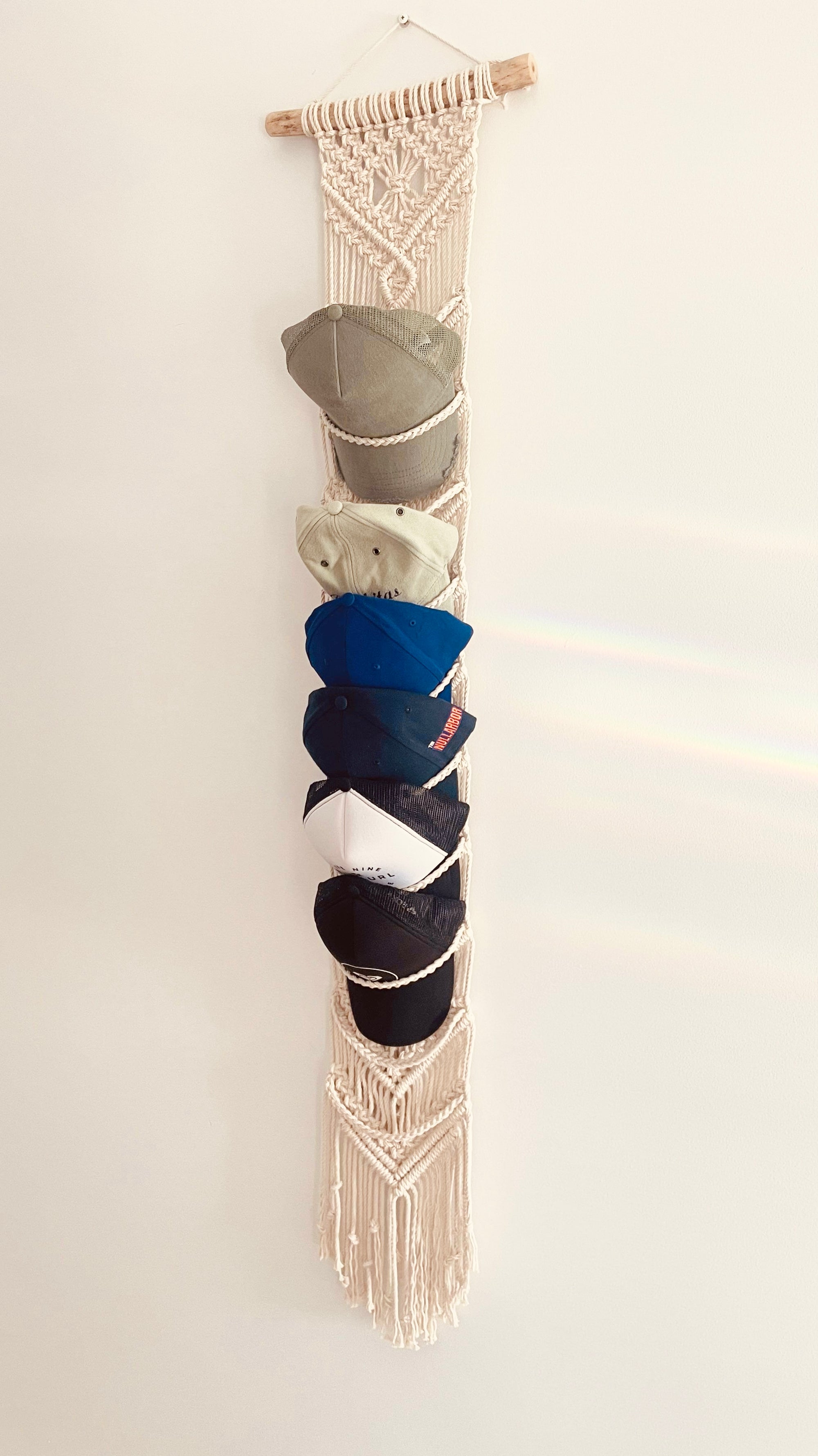 10 Cap Hanger